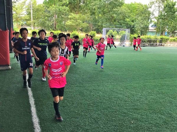 サッカーキャンプinシラチャ 集合写真1